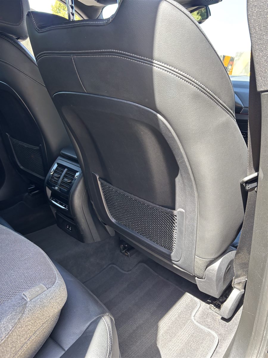 Dos de siège et tapis après nettoyage LuxClean