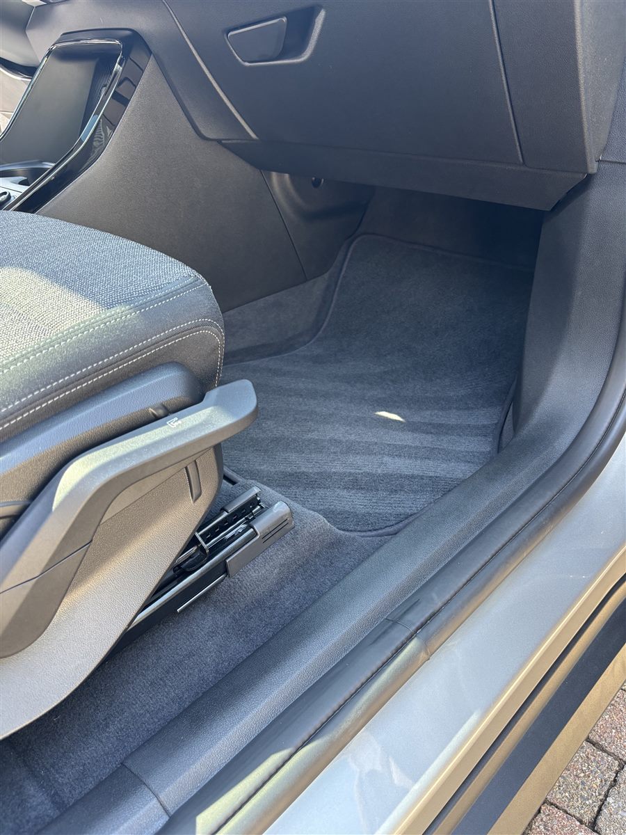 Tapis avant passager après nettoyage LuxClean
